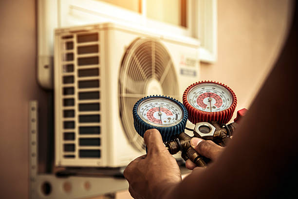 Professional Hvac technician working in Bridgeport, AL